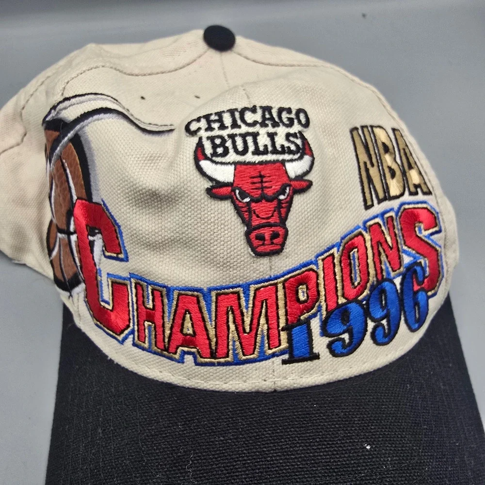 Vintage Chicago Bulls 1996 NBA Champions Hat Snapback Tan Black 72-10 Season
